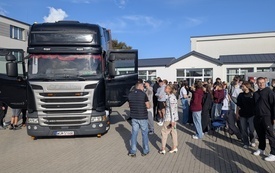 Galeria aktualności Targi Kariery i Pasji w PCKZiU w Pucku. Edukacja spotkała się z praktyką 3