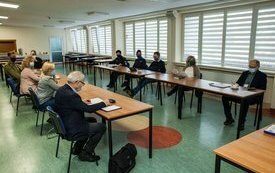 służby zgromadzone w Powiatowym Centrum Kształcenia Zawodowego i Ustawicznego w Pucku