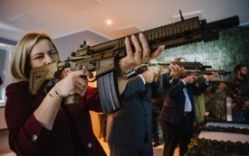 Galeria aktualności Edukacja przyszłości i szkolenie dla bezpieczeństwa. W PCKZiU działa już wirtualna strzelnica 8