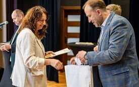 Galeria aktualności Gala BI&Eacute;LAWA 2026 w Strzelnie. Wręczono nagrody w Og&oacute;lnopolskim Konkursie Mowy Kaszubskiej &bdquo;B&euml; nie zab&euml;c m&ograve;w&euml; stark&oacute;w&rdquo; 5