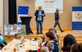 Galeria aktualności Gala BI&Eacute;LAWA 2026 w Strzelnie. Wręczono nagrody w Og&oacute;lnopolskim Konkursie Mowy Kaszubskiej &bdquo;B&euml; nie zab&euml;c m&ograve;w&euml; stark&oacute;w&rdquo; 63