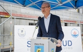 Galeria aktualności Wiecha zawisła nad nowym blokiem Szpitala Puckiego 10