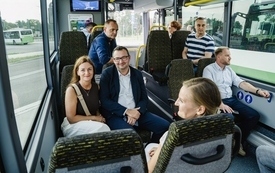 Galeria aktualności Dwa nowe autobusy elektryczne wyjechały na drogi puckiego 8