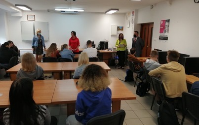 Zdjęcie do Szczepienia przeciwko COViD-19: Młodzież zadaje pytania dotyczące szczepień podczas spotkań informacyjnych w szkołach ponadpodstawowych w Powiecie Puckim.