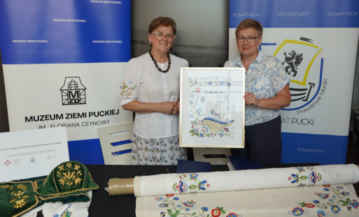 25 haftów Brygidy Hochschulz trafi do zbiorów Muzeum Ziemi Puckiej
