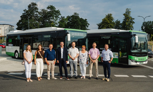 Dwa nowe autobusy elektryczne wyjechały na drogi puckiego