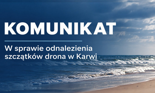Grafika z napisem „Komunikat w sprawie odnalezienia szczątków drona w Karwi” na tle morza i plaży.
